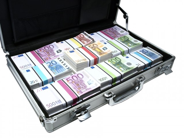 suitcase-money-euro