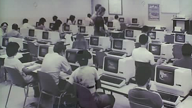 Learning Lab Science Old Computer Ουραγός η Ελλάδα στην ένταξη των ΤΠΕ στα σχολεία — InfoCom